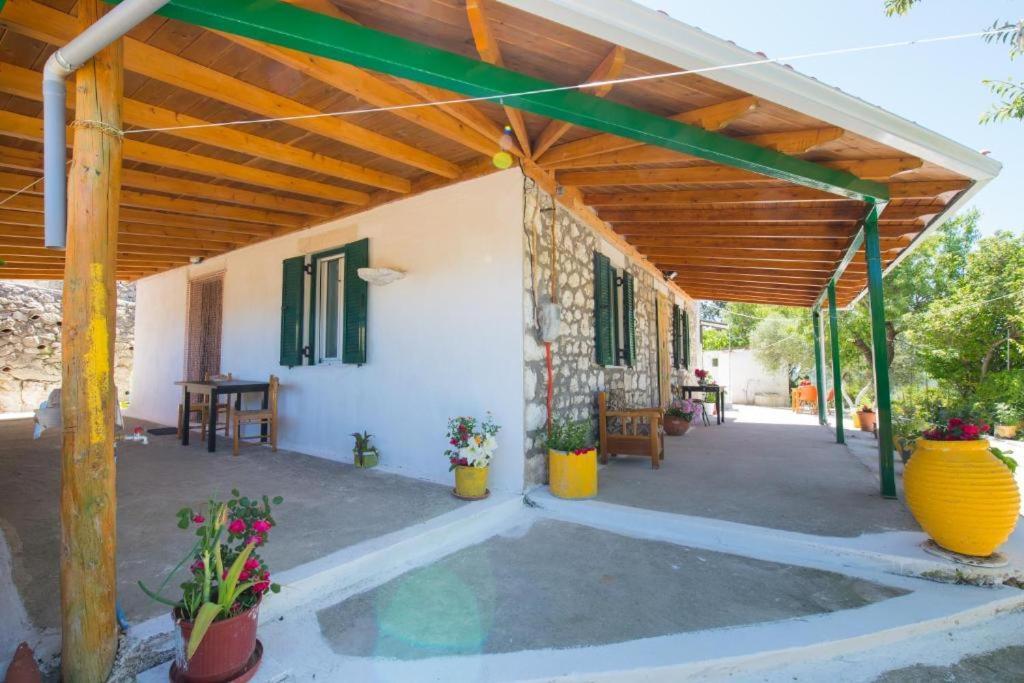Отель Πέτρινο Σπίτι Lazarata Экстерьер фото