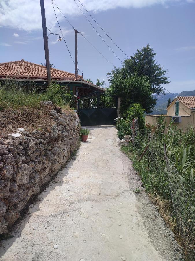 Отель Πέτρινο Σπίτι Lazarata Экстерьер фото